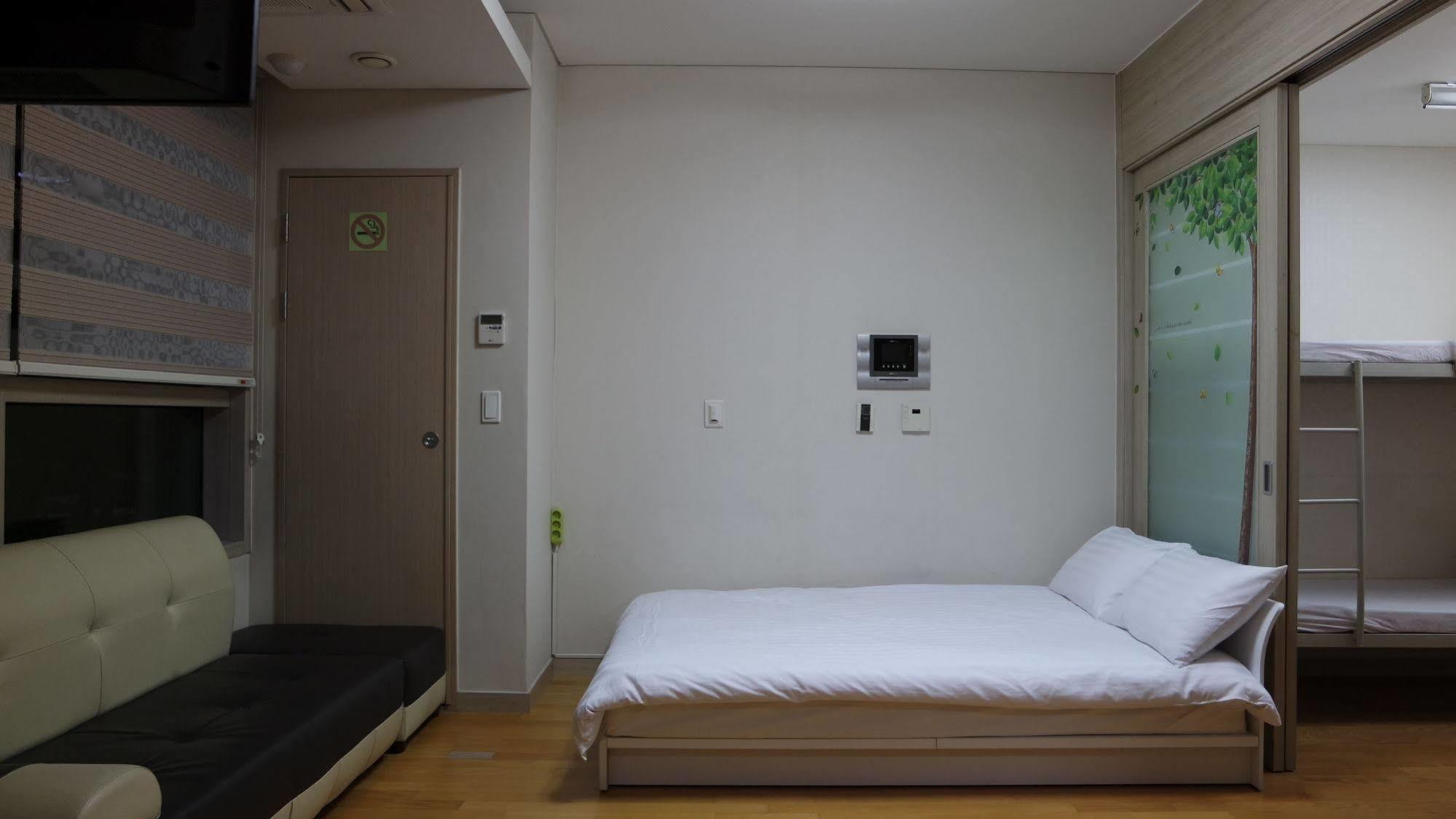 Hostel Coco Seoul Exteriör bild